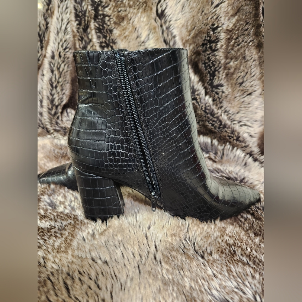 A161 EXPRESS ankle boots